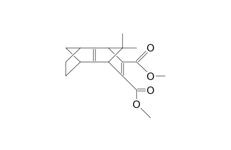 syn-2,3-Bis(methoxycarbonyl)-1,4,5,6,7,8-hexahydro-10,10-dimethyl-(1,4-5,8)-dimethano-naphthalene