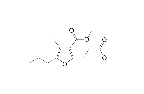 3-Carboxy-4-methyl-5-propyl-2-furapropionicacid dimethyl ester