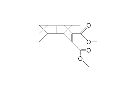 syn-1,4,5,6,7,8-Hexahydro-2,3-bis(methoxycarbonyl)-exo-10-methyl-(1,4-5,8)-dimethano-naphthalene