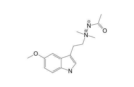 1-ACETYL-2-(2-(5-METHOXY-1H-INDOL-3-YL)-ETHYL)-2,2-DIMETHYLHYDRAZIN-2-IUM-1-IDE