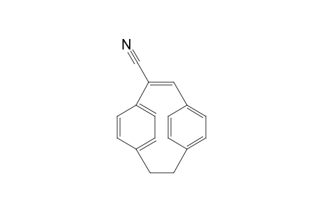 [2.2]paracyclophenyl-1-en-1-carbonitril