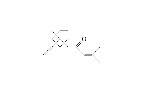 4-Methyl-1-(2-methyl-3-methylenbicyclo-U2.2.1E-hept-2-yl)-3-penten-2-on