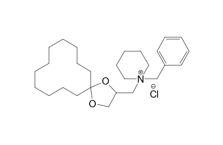 1-Benzyl-1-(1,4-dioxa-spiro[4.11]hexadec-2-ylmethyl)-piperidinium chloride