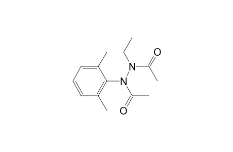 2-[(N-ethyl-N-acetylamino)acetylamino]-1,3-dimethylbenzene