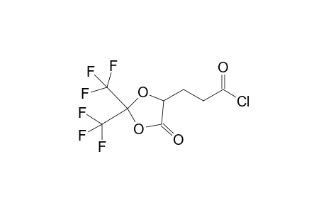 3-[5-keto-2,2-bis(trifluoromethyl)-1,3-dioxolan-4-yl]propionyl chloride