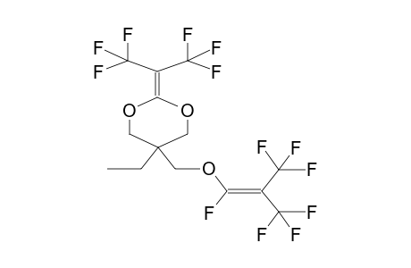 2-HEXAFLUOROISOPROPYLIDEN-5-ETHYL-5-HEPTAFLUOROISOBUTENYLOXYMETHYL-1,3-DIOXANE