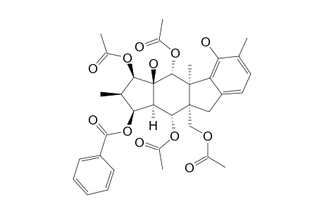 (1R*,2R*,3S*,4R*,5R*,6R*,13S*,14R*,15R*)-8,10(18),11-HEXADEHYDRO-1,5,14,17-TETRAACETOXY-3-BENZOYLOXY-1,15-DIHYROXY-PEPLUANE