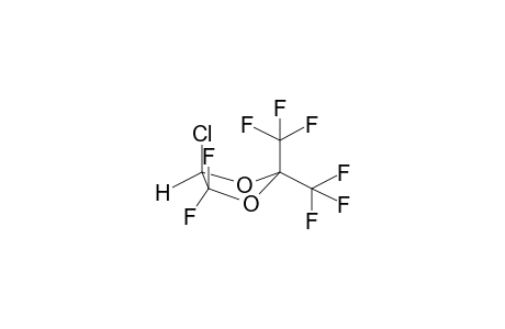 2,2-BIS(TRIFLUOROMETHYL)-4,4-DIFLUORO-5-CHLORO-1,3-DIOXOLANE