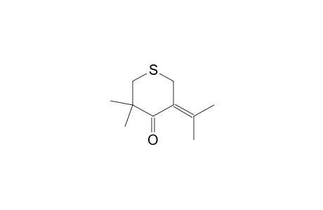 3-Isopropylidene-5,5-dimethyl-1-thia-4-cyclohexanone