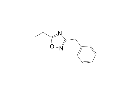 3-Benzyl-5-isopropyl-1,2,4-oxadiazole