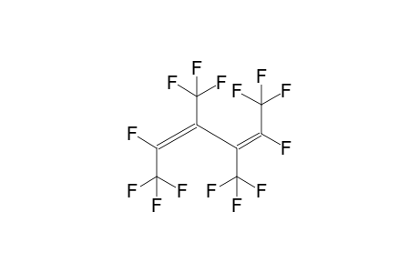 (2Z,4Z)-1,1,1,2,5,6,6,6-octafluoro-3,4-bis(trifluoromethyl)hexa-2,4-diene