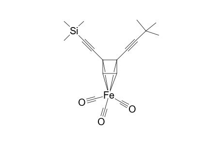 1-[2'-Trimethylsilylethyn-1'-yl]-2-(2'-t-butylethyn-1'-yl) tricarbonyl(cyclobutadiene)iron complexe