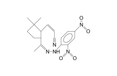 (Z)-3-(5'-[1''-(2''',4'''-Dinitro-phenyl-hydrazono)-ethyl]-2',2'-dimethyl-cyclopentyl)-propenonitrile