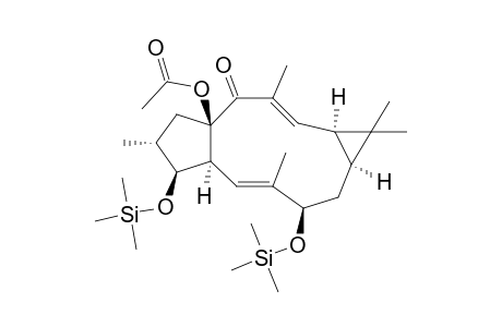 (1ar,2E,4ar,6R,7S,7as,8E,10R,11As)-7,10-dihydroxy-1,1,3,6,9-pentamethyl-4-oxo-1,1A,4,5,6,7,7A,10,11,11A-decahydro-4ah-cyclopenta[A]cyclopropa[F][11]annulen-4A-yl acetate, 2tms