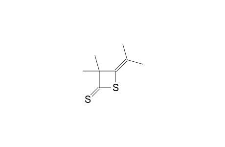 3-Mercapto-2,2,4-trimethyl-dithio-3-pentenoic acid, B-thiolactone
