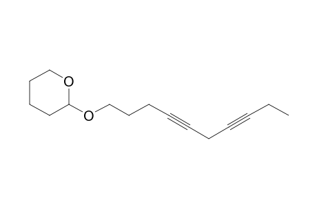 2-Deca-4,7-diynoxyoxane