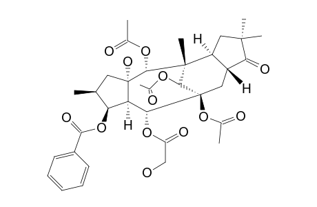 (2S*,3S*,4R*,5R*,6R*,8R*,12S*,13R*,14R*,15R*)-6,14,17-TRIACETOXY-5-(2-HYDROXYACETOXY)-3-BENZOYLOXY-15-HYDROXY-9-OXO-SEGETANE