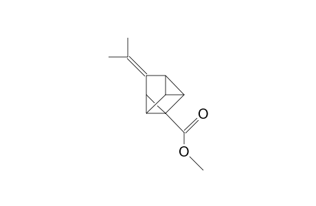 3-ISOPROPYLIDENTETRACYCLO-[3.2.0.0(2,7).0(4,6)]-HEPTAN-1-CARBONSAEURE-METHYLESTER